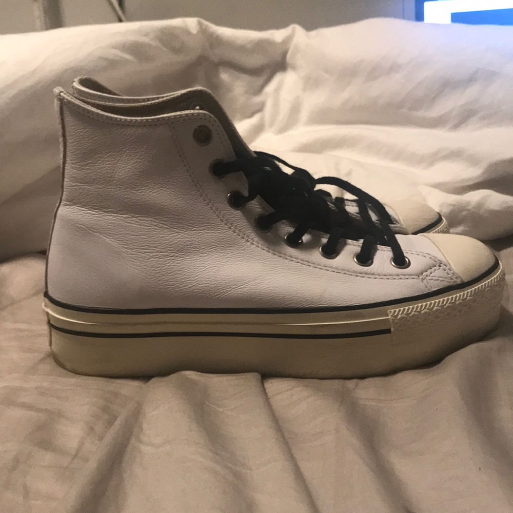 Chuck Taylor All Star Lift Clean Leather High Top